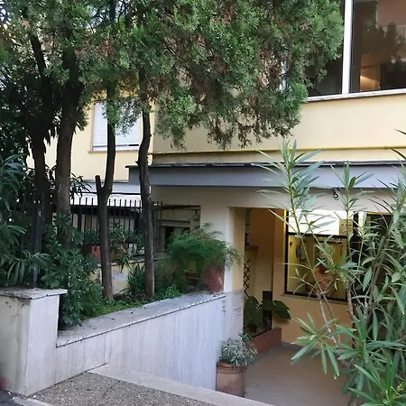 Apartament Domus 5 *
